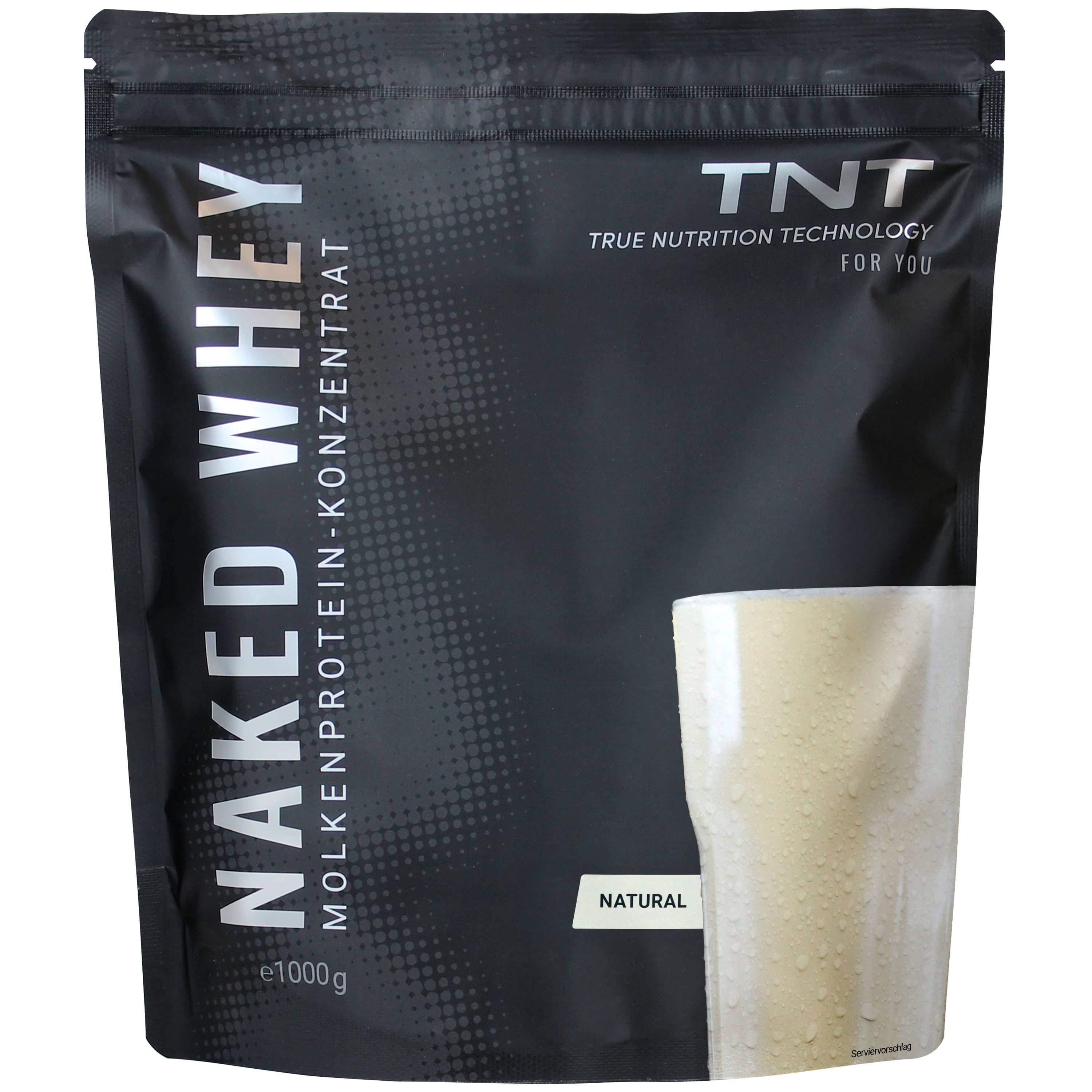 Schwarze Verpackung mit TNT Naked Whey. Aufschrift: Naked Whey Molkenprotein-Konzentrat. Unten: Natural. Rechts: Glas mit Flüssigkeit.