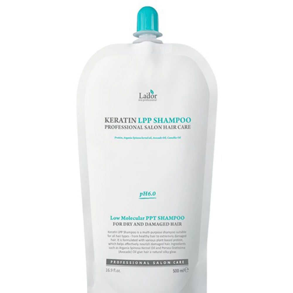 Weißer Beutel mit blauem Verschluss. Aufschrift: Keratin LPP Shampoo, pH6.0, für trockenes und geschädigtes Haar. Marke: Lador.