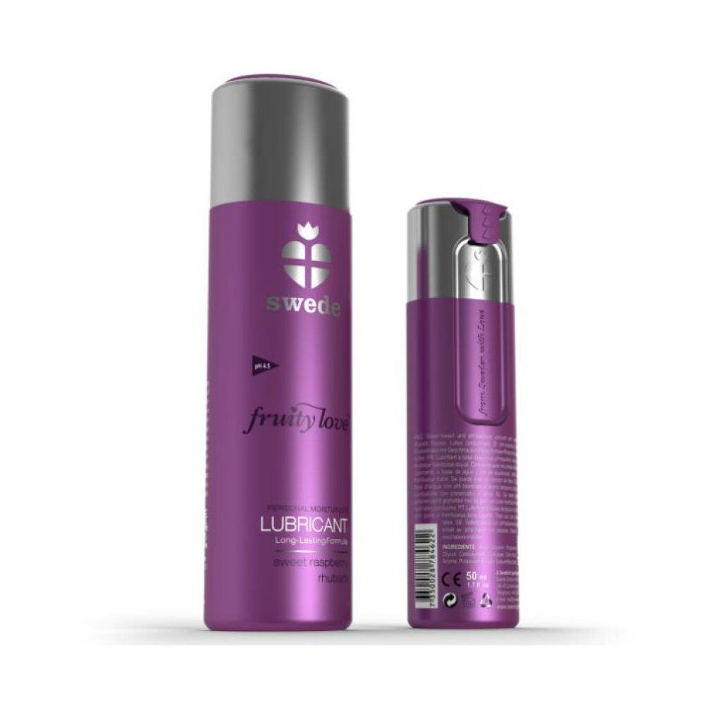 Zwei lila Flaschen mit silbernen Deckeln. Aufschrift: swede, fruity love, LUBRICANT. Text: sweet raspberry rhubarb. Rückseite mit Text.