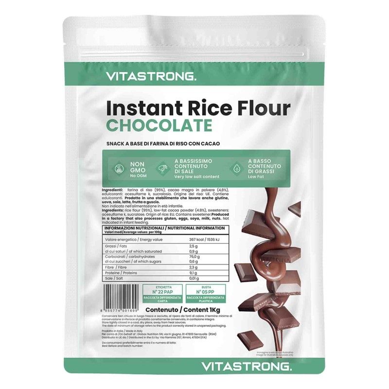 Vitastrong Instant Rice Flour Choco. Produktinformationen auf weißem Hintergrund mit Schokoladenstückchen. Text: „A basso contenuto di grassi“.