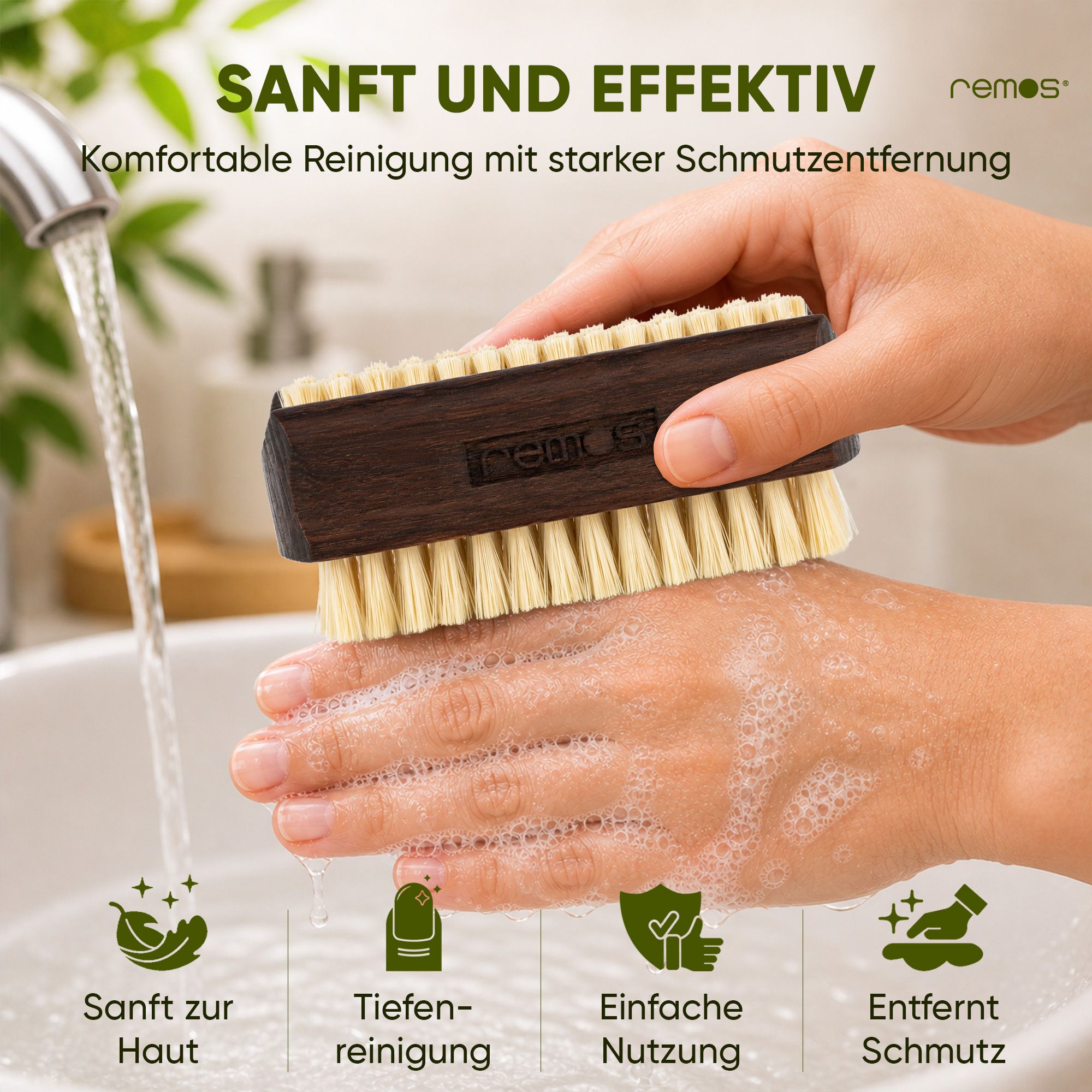 Handbürste aus Holz mit Borsten wird unter fließendem Wasser zur Reinigung der Hände verwendet.