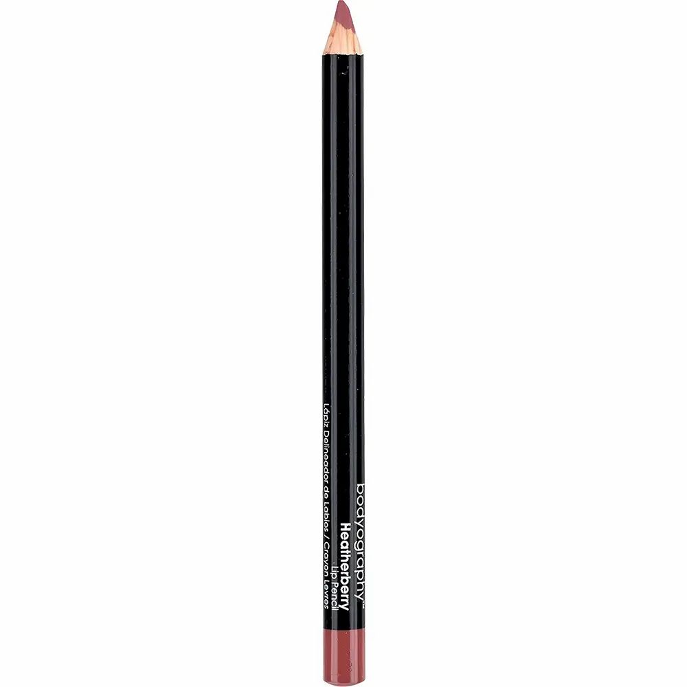 Lippenstift-Stift, Farbe Heatherberry. Schwarzer Schaft mit Produktbezeichnung. Spitze und Ende in Heatherberry-Farbe.