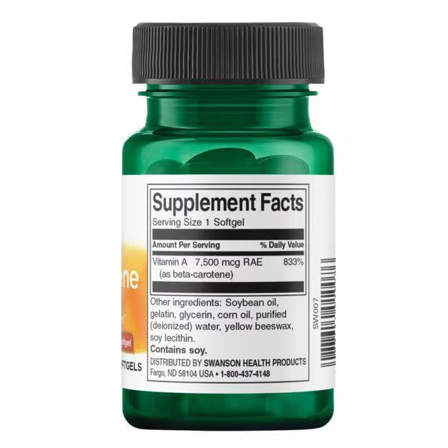 Rückseite einer grünen Flasche. Aufschrift: Supplement Facts. Enthält Vitamin A (7.500 mcg RAE). Weitere Inhaltsstoffe sind gelistet.