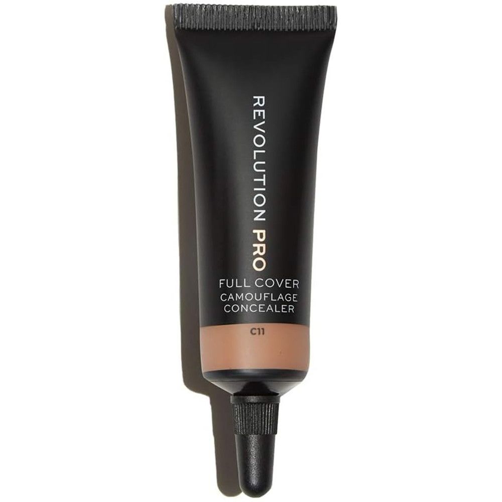 Concealer-Tube, schwarz mit braunem Farbton. Aufschrift: REVOLUTION PRO, FULL COVER CAMOUFLAGE CONCEALER, C11.