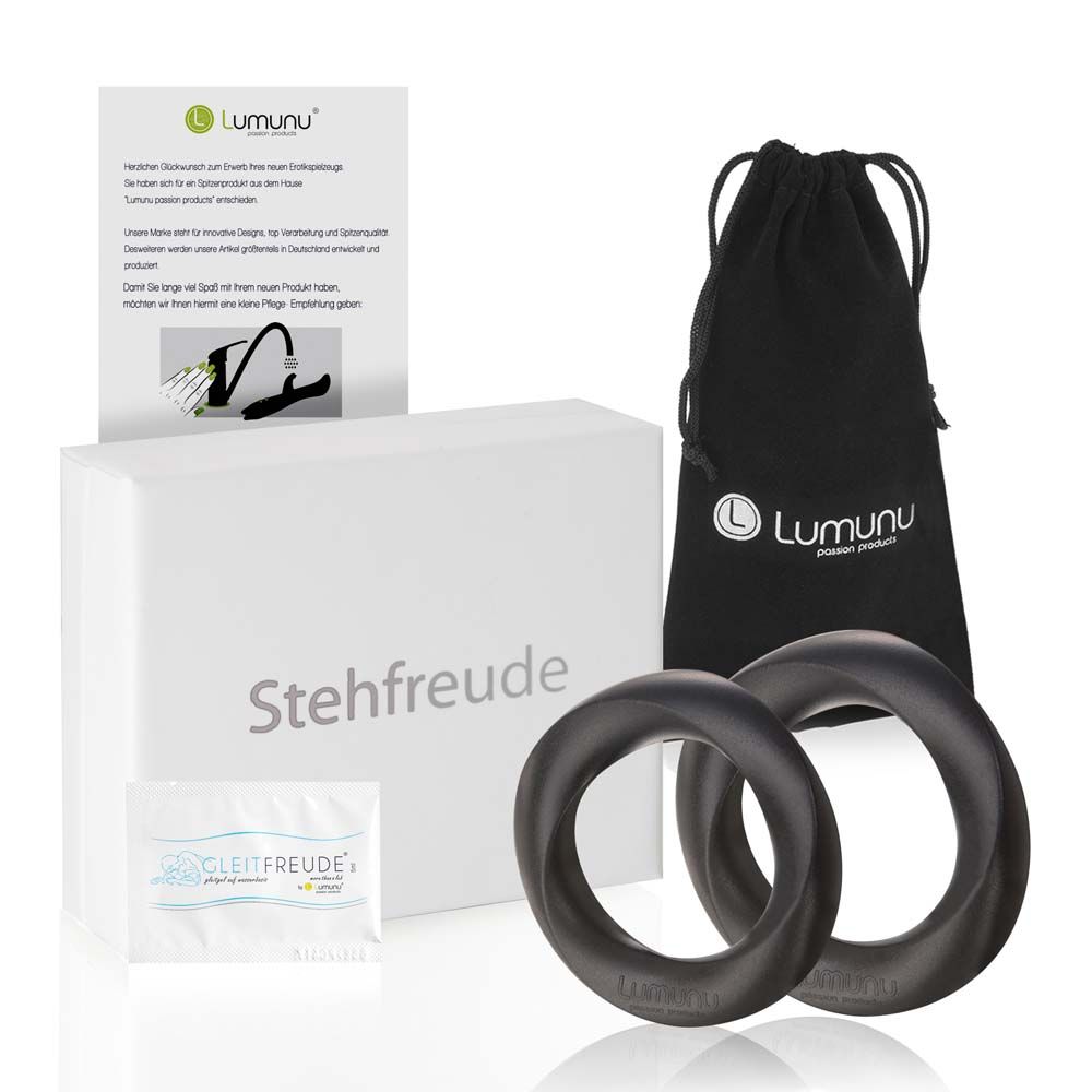 Produktverpackung mit zwei schwarzen Cockringen, einem Beutel, einem Flyer und einem Reinigungstuch. Auf der Verpackung steht "Stehfreude".