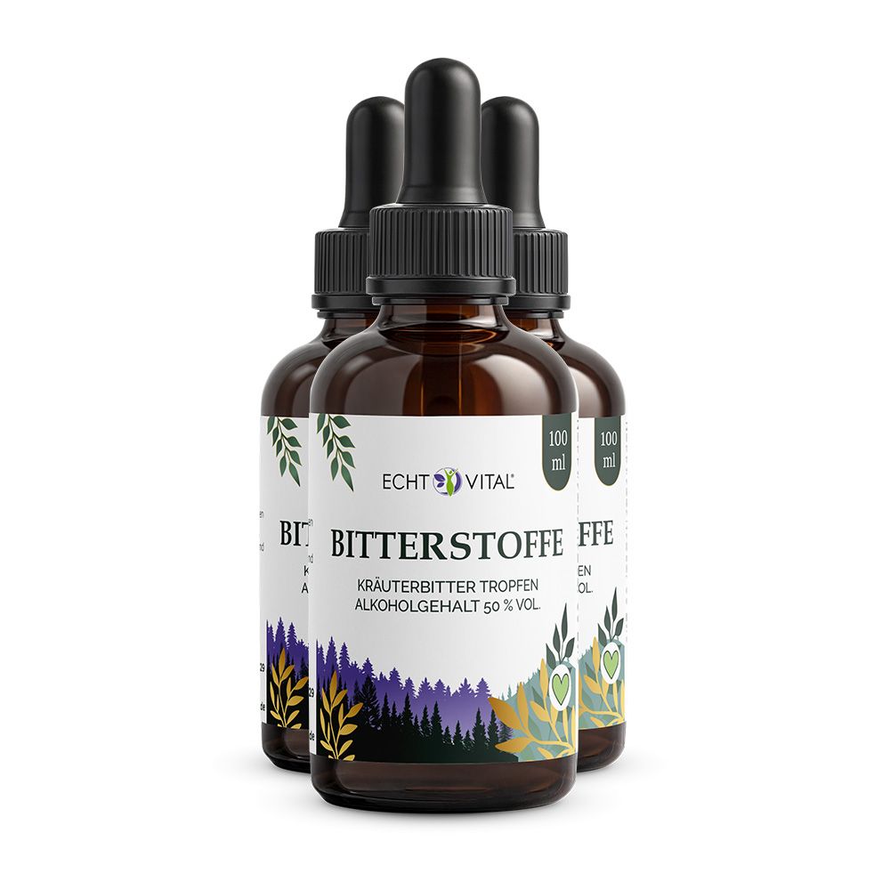 Drei braune Flaschen mit Etiketten. Text: Echt Vital Bitterstoffe, Kräuterbitter Tropfen, 50 % Vol. Alkoholgehalt.