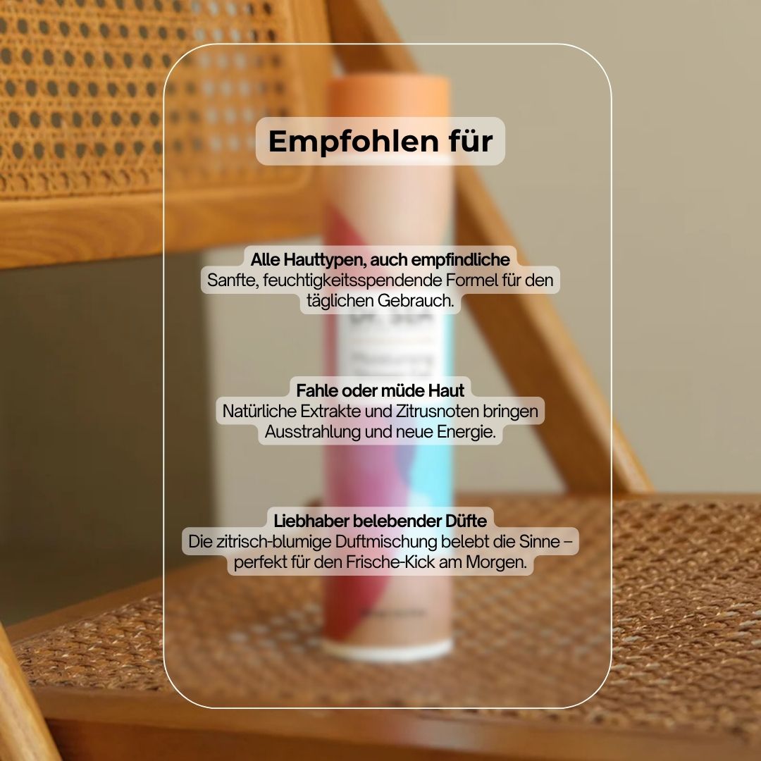 Produkt auf Stuhl. Text: Empfohlen für alle Hauttypen, fahle Haut, Liebhaber belebender Düfte. Dr. SEA Duschgel mit Farbverlauf.