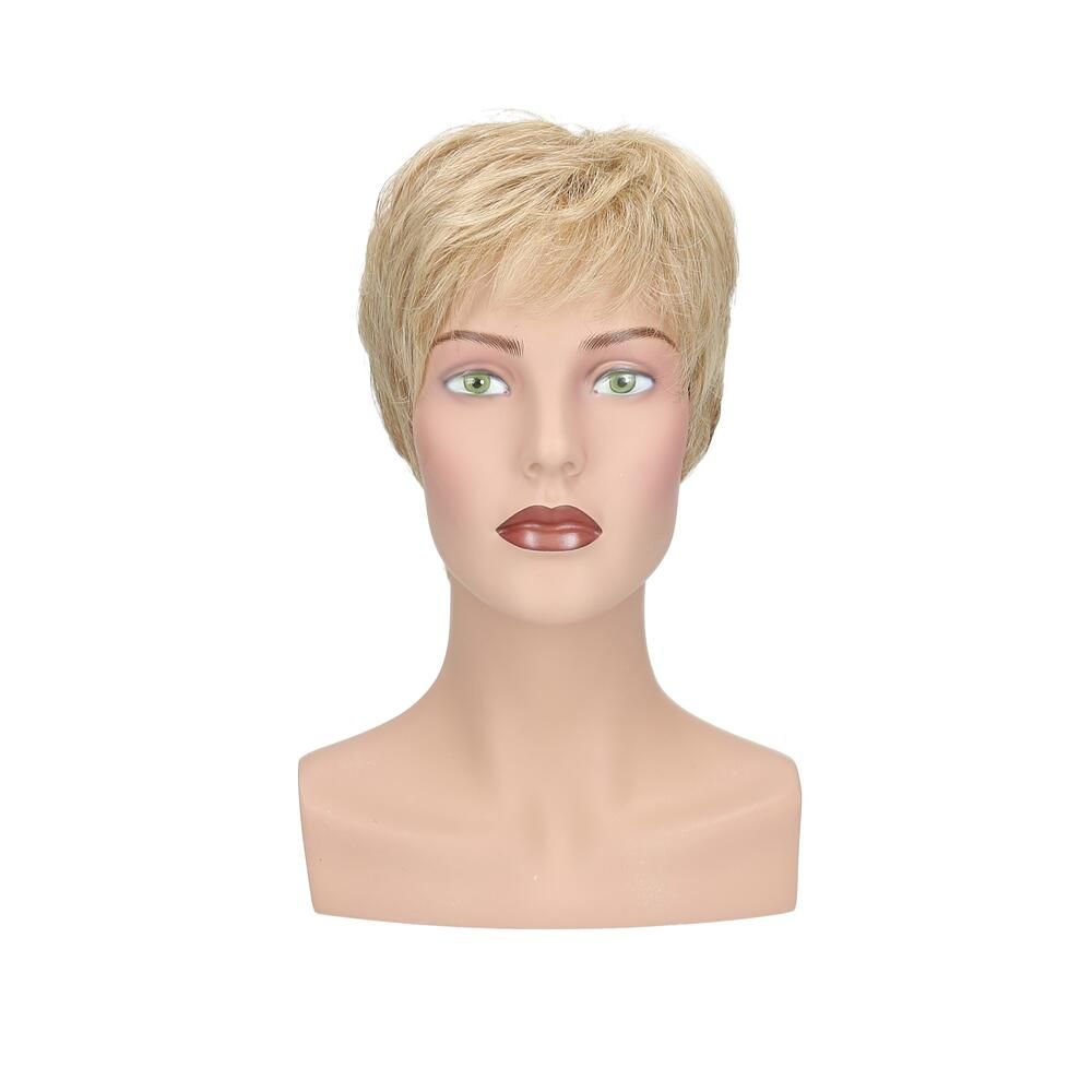 Blonde Perücke auf einem Schaufensterkopf. Kurzer, gestufter Schnitt. Der Kopf ist frontal zu sehen.