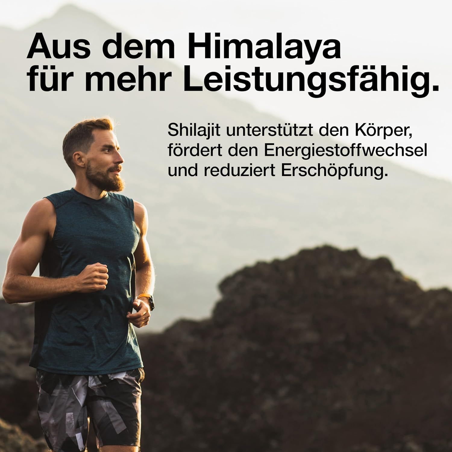 Mann rennt. Text: Aus dem Himalaya. Shilajit unterstützt den Körper. Berge im Hintergrund.