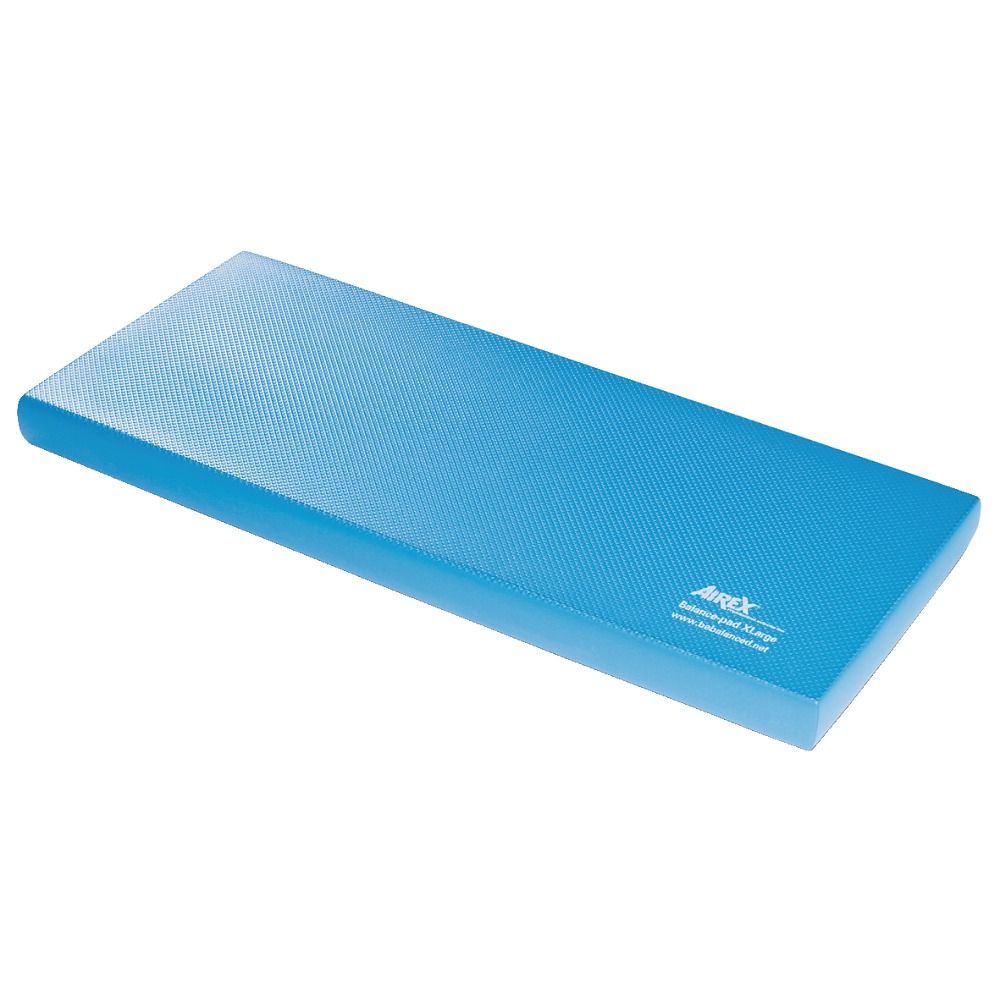 Blaues Balance-Pad XLarge mit gepunkteter Oberfläche. Airex-Schriftzug und Logo.