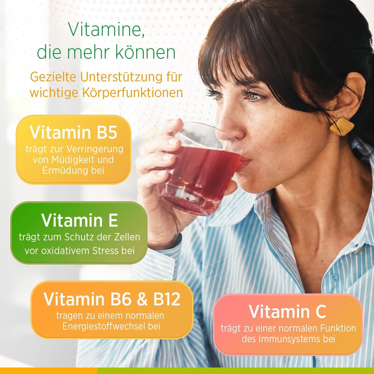 Frau trinkt ein Glas mit rotem Getränk. Daneben Infoboxen zu Vitamin B5, E, B6 & B12 und C.