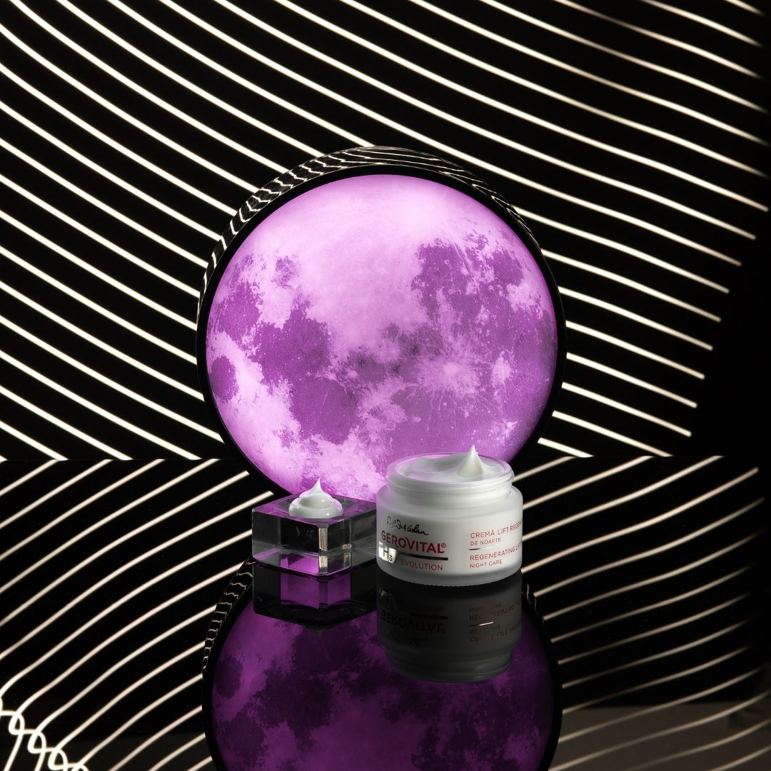 Creme-Tiegel auf einer reflektierenden Oberfläche. Hintergrund: Mond und schwarze Streifen. Aufschrift: Gerovital.