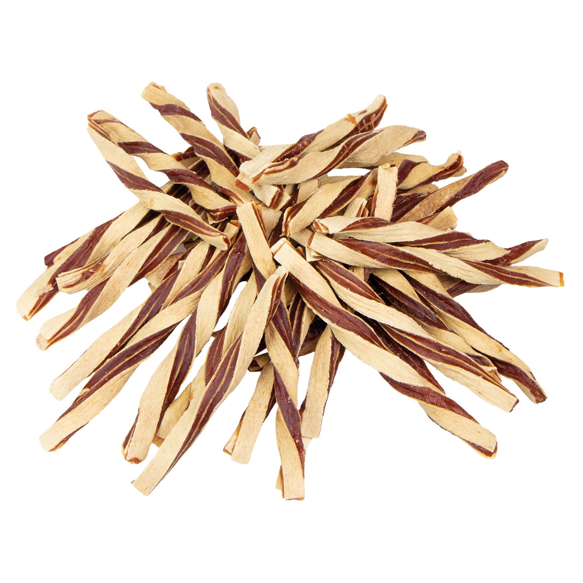 Gedrehte Hundesnacks, beige und braun. Viele Snacks bilden einen Haufen.