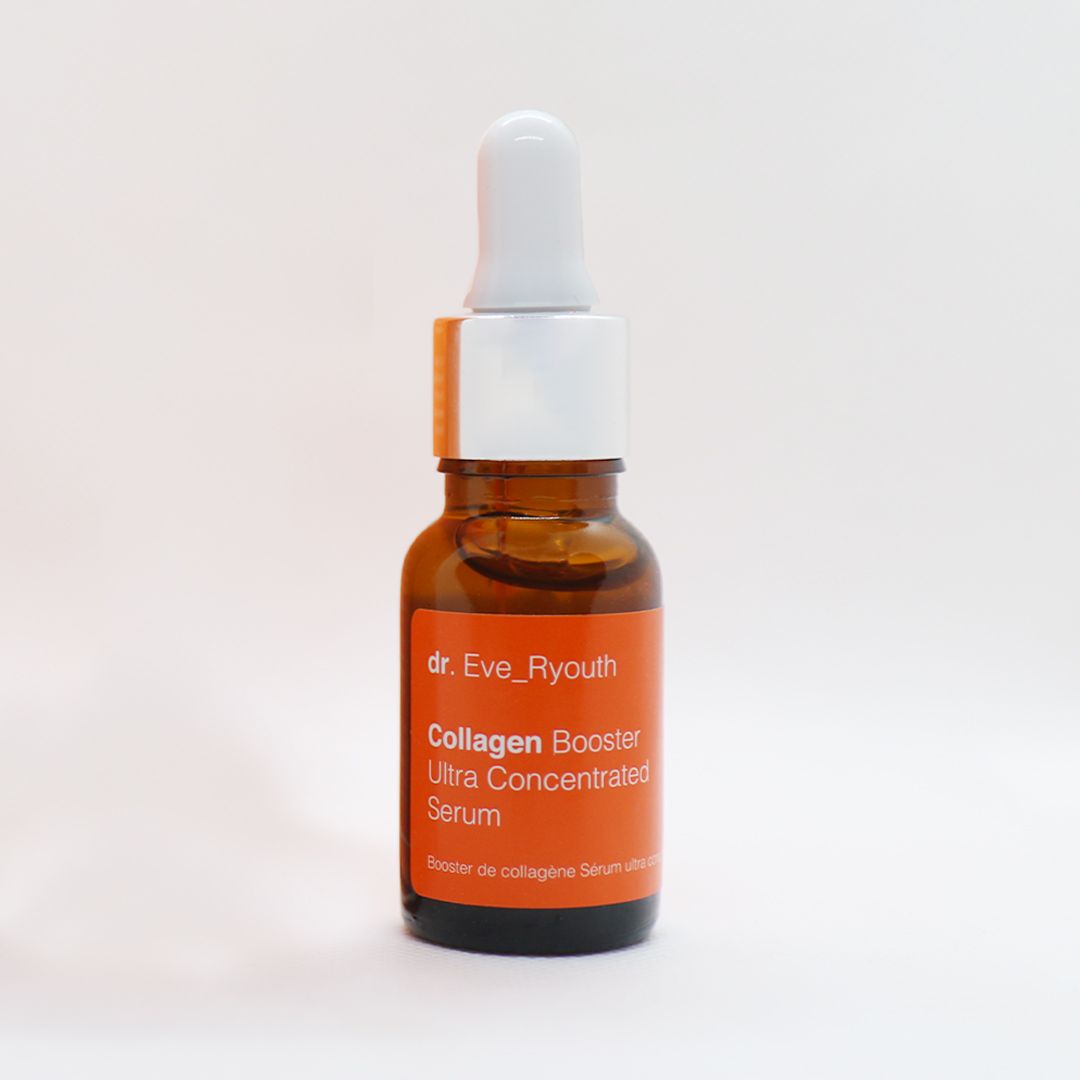 Braune Glasflasche mit Pipette. Aufschrift: Collagen Booster Ultra Concentrated Serum. Auf weißem Hintergrund.
