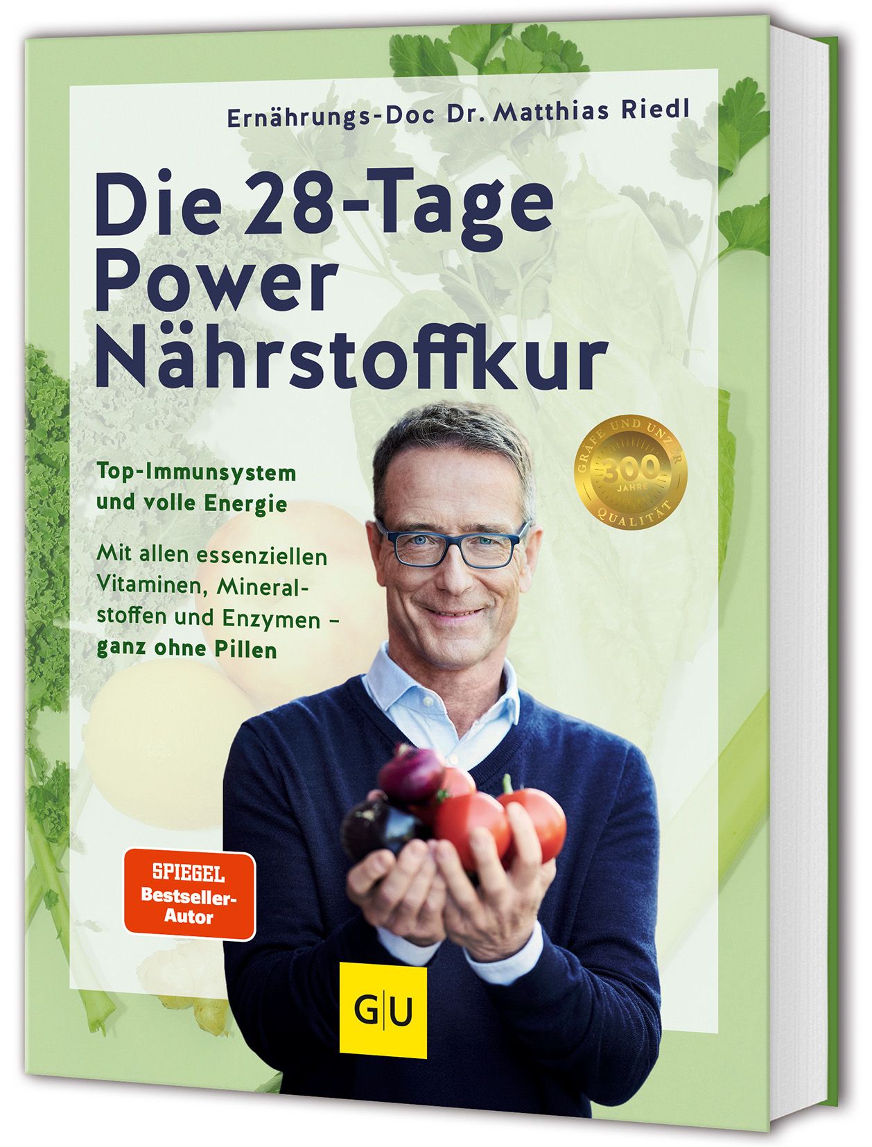 Buchcover: "Die 28-Tage Power Nährstoffkur". Autor Dr. Matthias Riedl. Auf dem Cover ein Mann mit Gemüse. Logo "GU" und "Spiegel Bestseller-Autor".