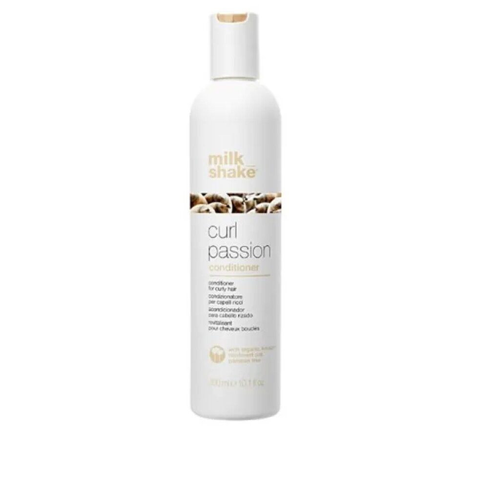 Weiße Flasche mit Conditioner. Aufschrift: Milk_shake, Curl Passion Conditioner. Für lockiges Haar. 300ml.