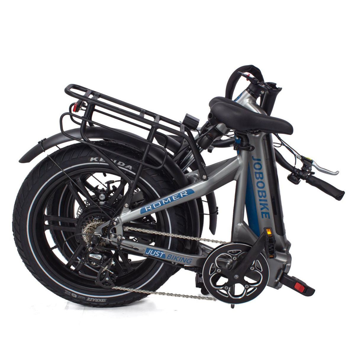 Gefaltetes E-Bike, grau-blau. Schwarze Reifen, Gepäckträger. JOBOBIKE und JUST BIKING-Logo sichtbar.