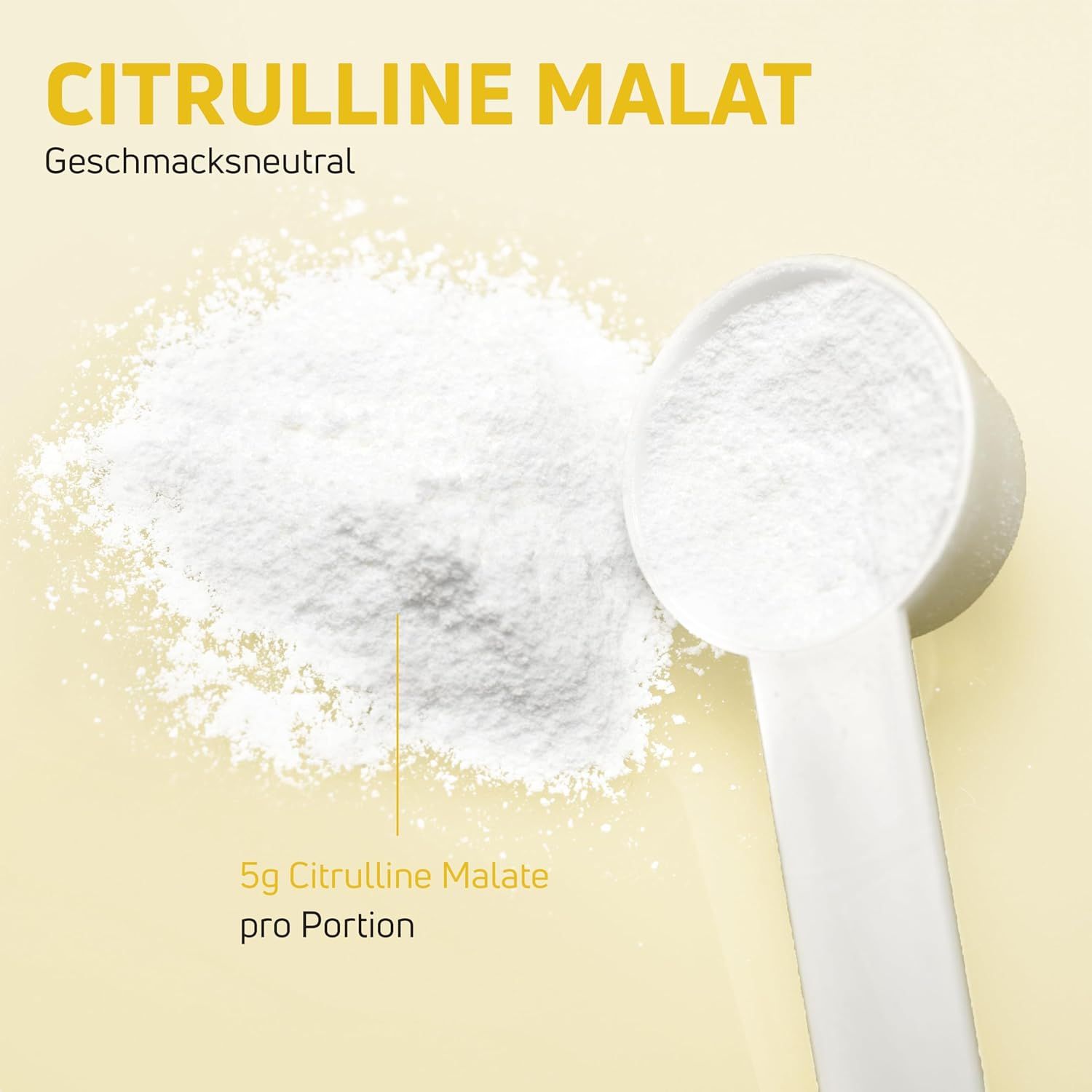 Weißes Pulver auf gelbem Grund. Messlöffel daneben. Text: 5g Citrullin Malat pro Portion. Geschmackneutral.