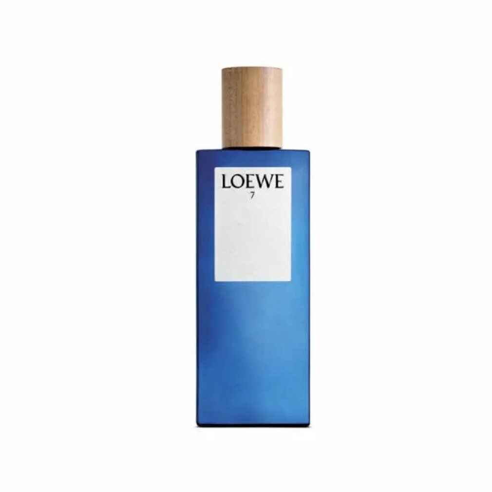 Blaues Parfümflakon mit Holzdeckel. Auf weißem Etikett steht "LOEWE 7". Rechteckige Form.