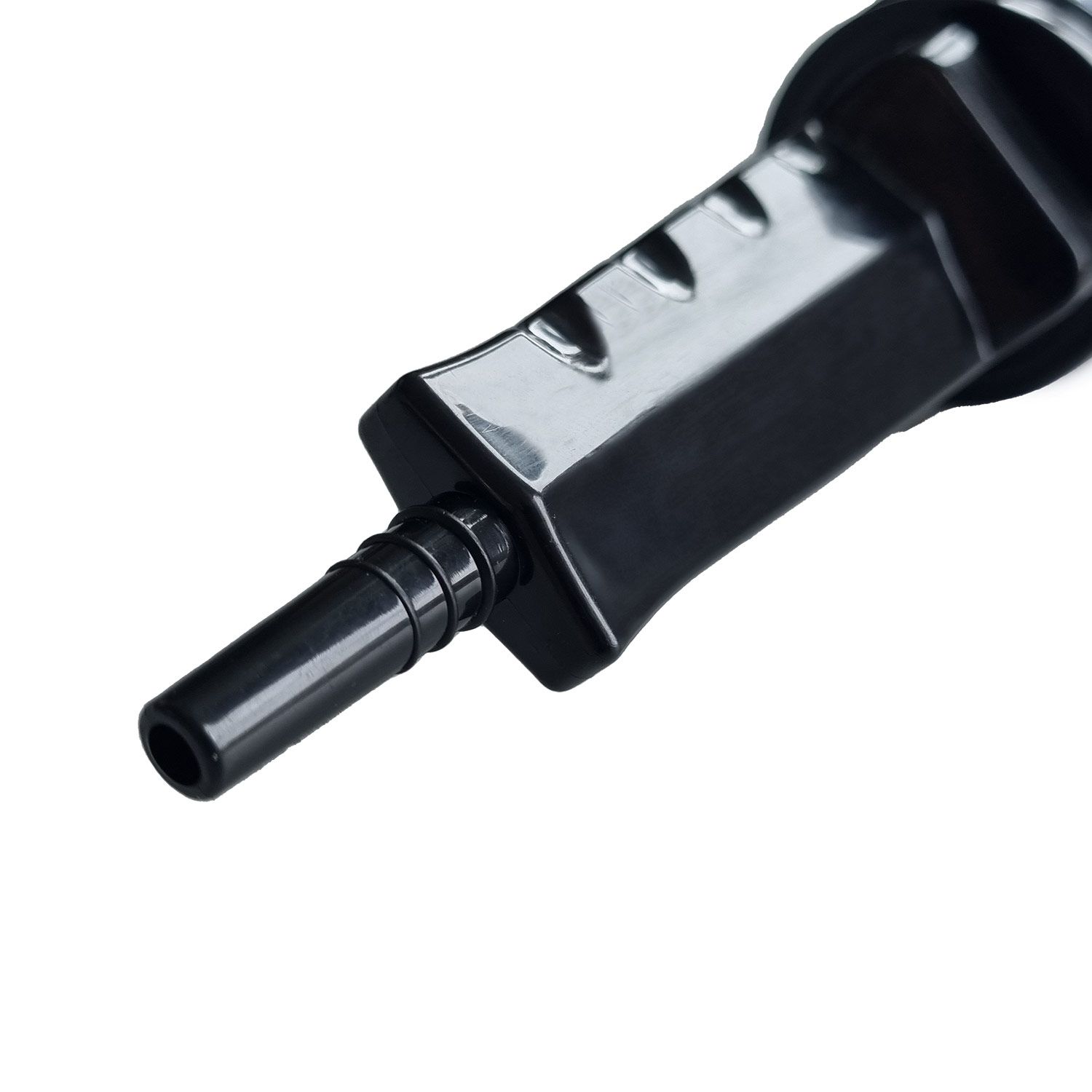 Schwarze Luftpumpe, Detailaufnahme. Konischer Auslass, geriffelte Oberfläche.