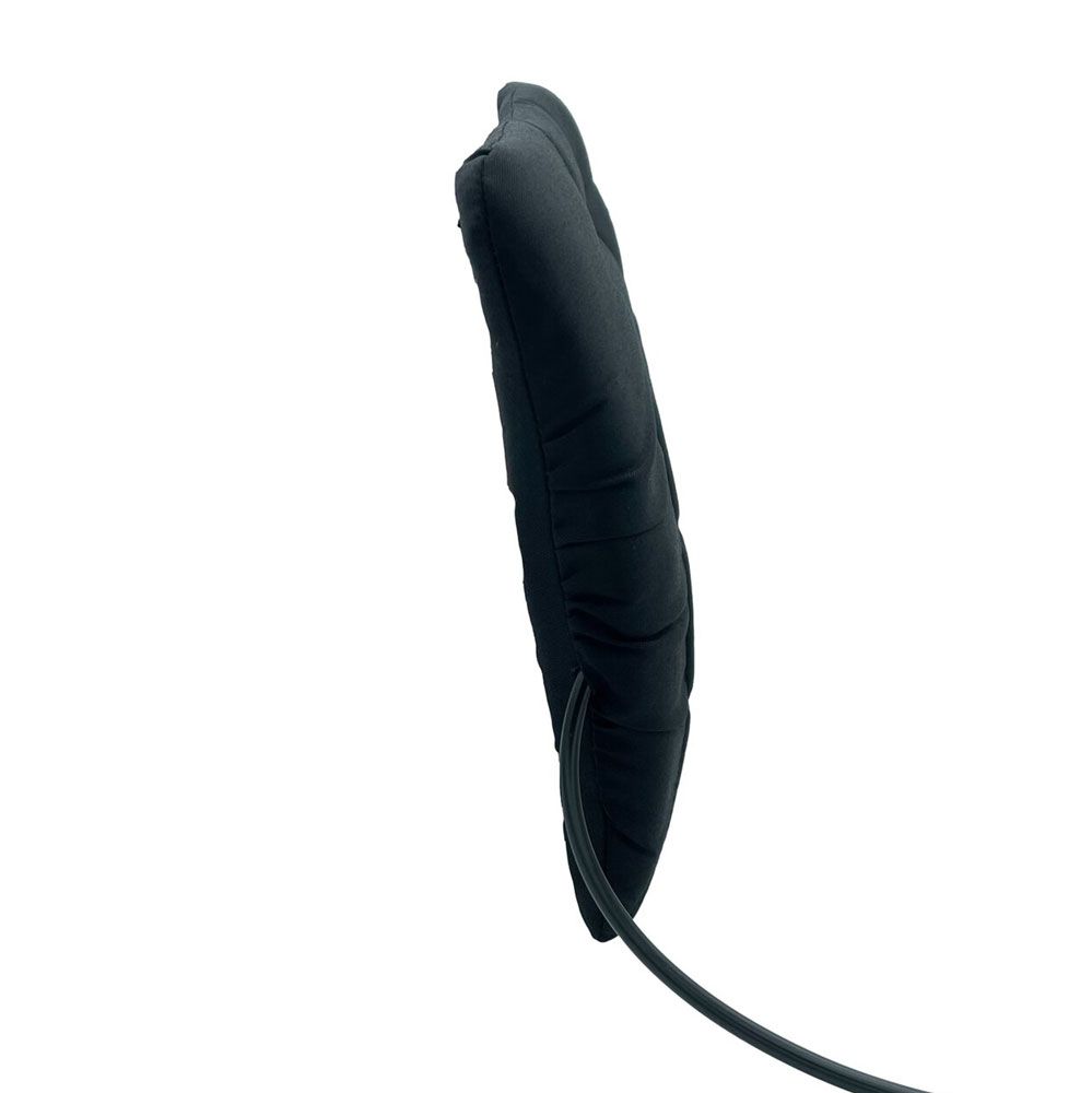 Schwarze Rückenstütze, Seitenansicht. Mit Schlauch. Gepolstert und gerundet.