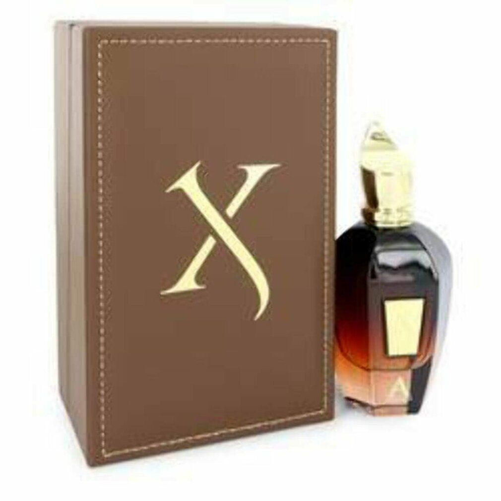 Braune Flasche mit goldener Kappe und brauner Verpackung mit goldenem Logo. Aufschrift "X" und "A".