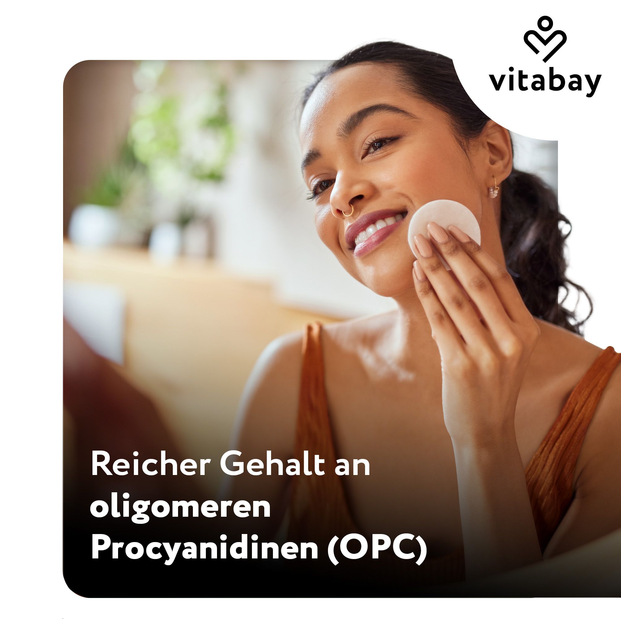 Frau mit Wattepad. Text: Reicher Gehalt an oligomeren Procyanidinen (OPC). Vitabay Logo.
