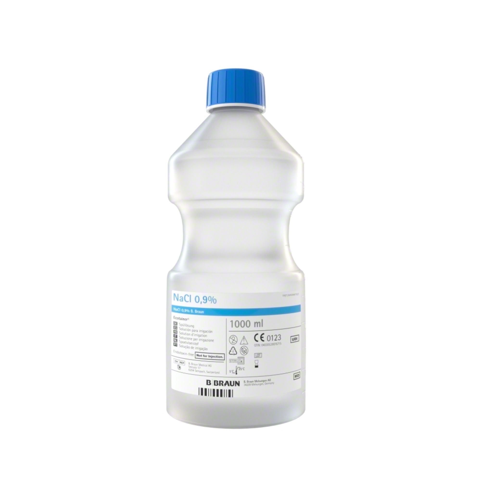 Flasche Kochsalzlösung 0,9 % mit blauem Verschluss. Aufschrift NaCl 0,9 % und 1000 ml. Marke B. Braun.