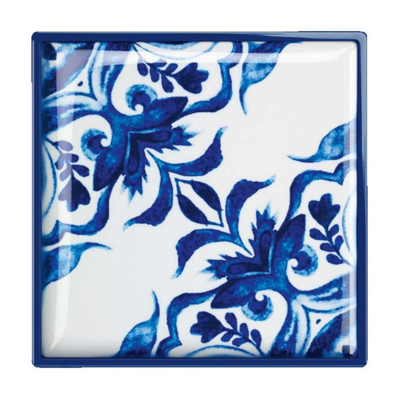 Quadratische Dose mit blau-weißem floralem Muster. Blaue Umrandung. Glänzende Oberfläche.