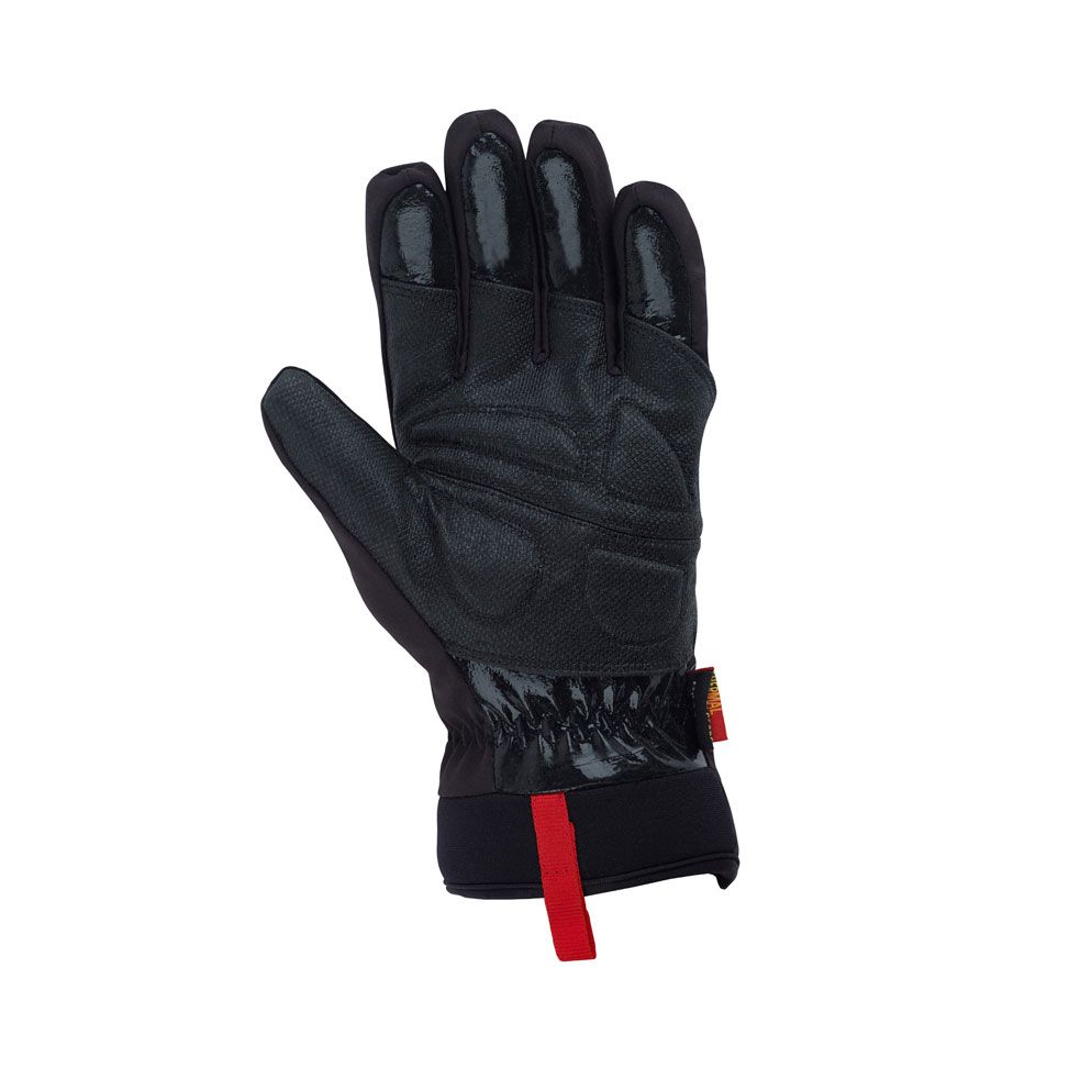 Schwarzer Rollstuhlhandschuh. Innenfläche mit Verstärkungen. Roter Anhänger am Handgelenk.