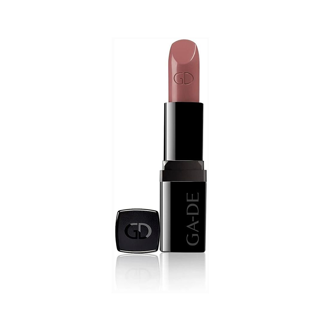 Lippenstift mit schwarzem Gehäuse und rosafarbenem Stift. Auf dem Gehäuse steht "GA-DE". Die Kappe liegt daneben.